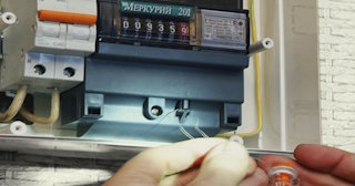 Скрытая проводка в деревянном доме в Евпатории от 1567 рублей - профессиональный монтаж
